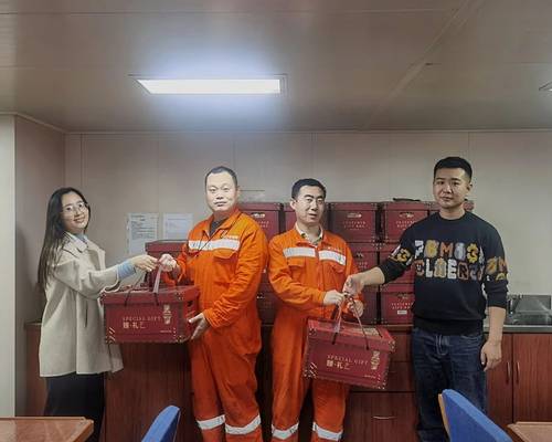 情深意濃，共賀新春|廈門(mén)華洋開(kāi)展春節(jié)前訪(fǎng)船慰問(wèn)活動(dòng)